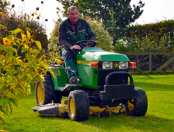 Großflächen - Mäharbeiten